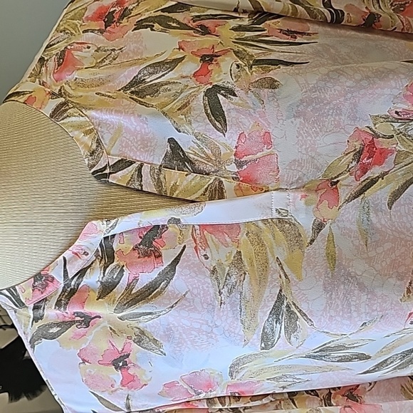 Chico's blouse, lovely colors. Size 1. V neck tab sleeves. Chiffon overlay. Love - Picture 2 of 11